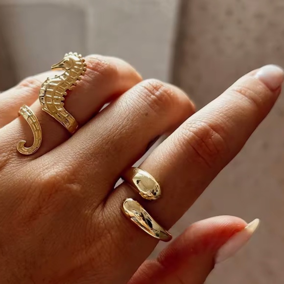 NWOT Seahorse Ring - Picture 1 of 2